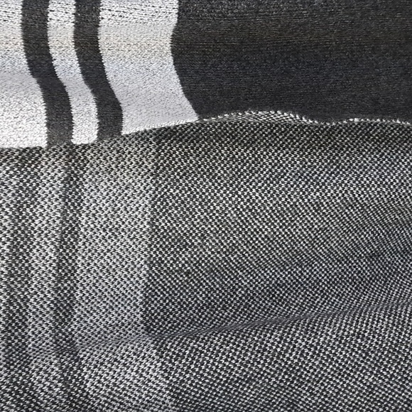 2X France Model Ladies Grey/ Black and White Xtra long soft sweater. - Picture 5 of 7